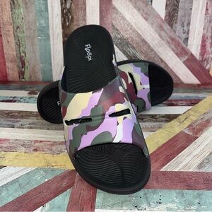 Floopi NWT Women’s Sophie Printed Comfort Slide Sandals Purple Camo Vacay SZ 10